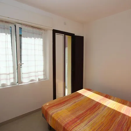 Modern Flat By The דירה ביביונה
