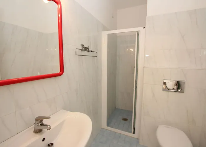 Modern Flat By The Apartment